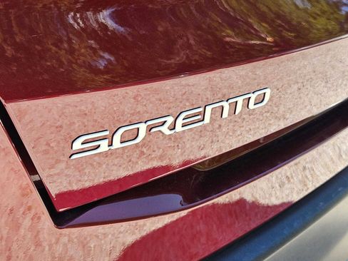 Certified 2025 Kia Sorento LX FWD image 12