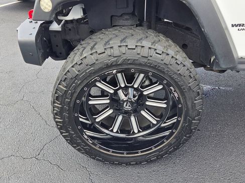 Used 2017 Jeep Wrangler Unlimited Rubicon AWD/4WD image 16
