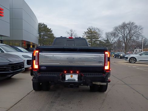 Used 2025 Ford F450 Platinum w/ Platinum Plus Package image 3