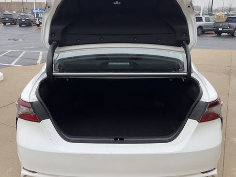 Used 2024 Toyota Camry SE image 12