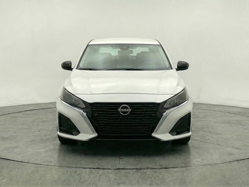 Used 2025 Nissan Altima 2.5 SV image 2