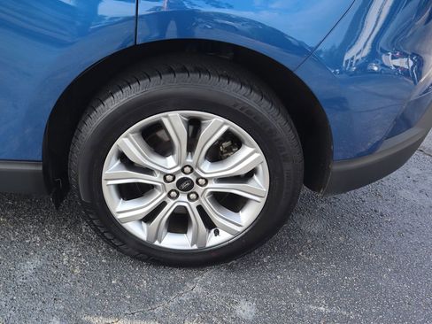 Used 2024 Ford Edge Titanium image 9