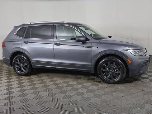 Used 2024 Volkswagen Tiguan SE w/ Panoramic Sunroof Package AWD/4WD image 18