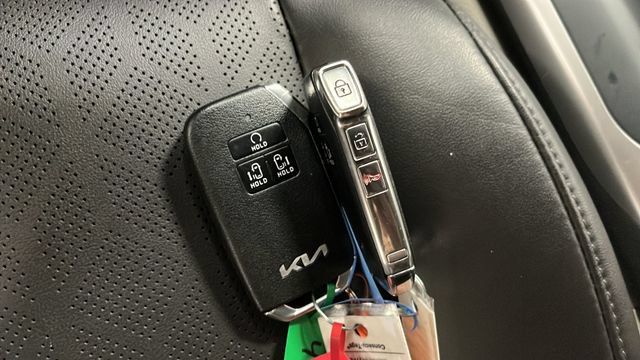 Used 2024 Kia Carnival LX FWD image 20