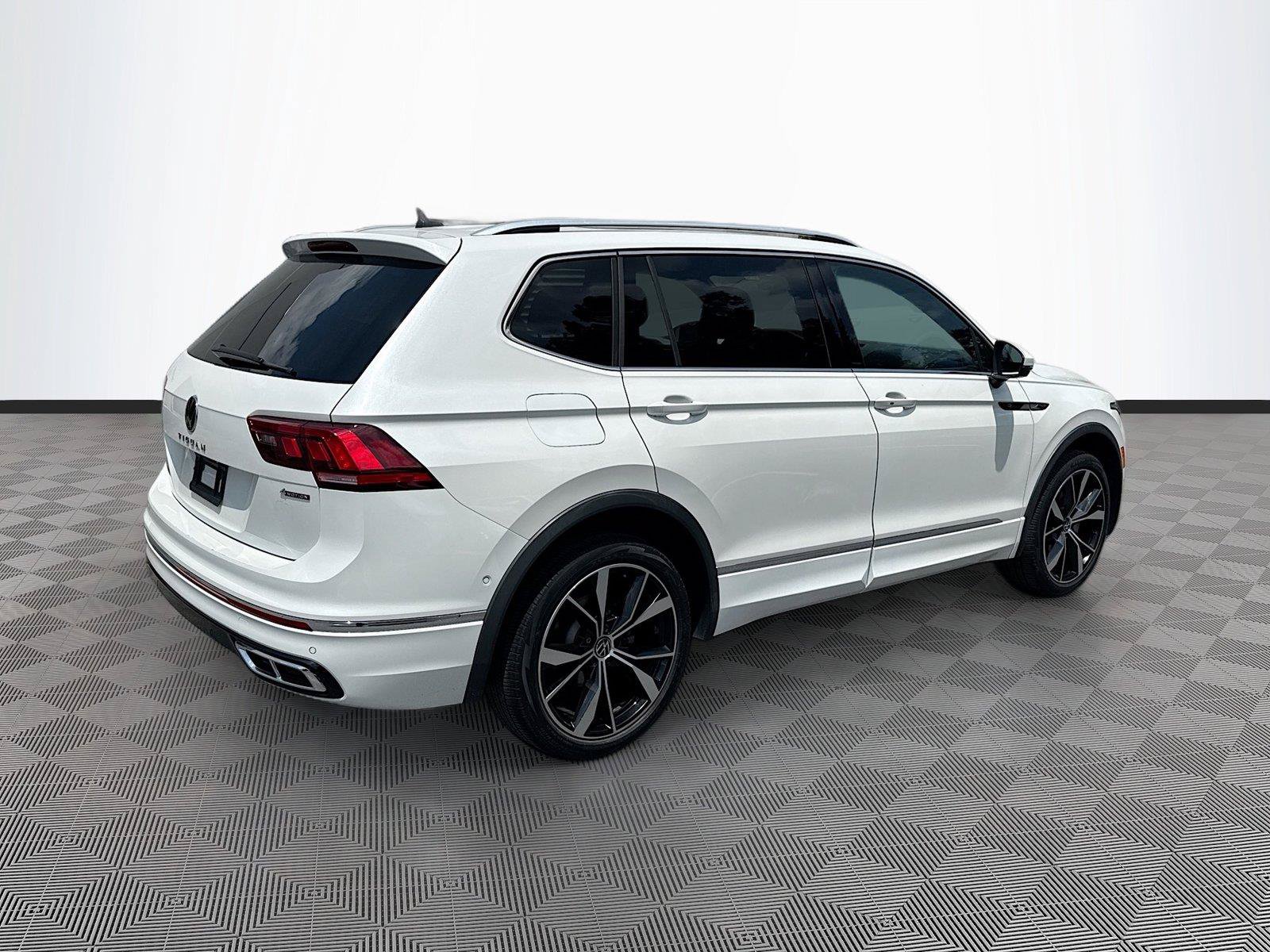 Used 2022 Volkswagen Tiguan SEL R-Line AWD/4WD image 7