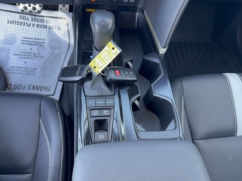 Used 2025 Toyota Camry SE w/ Convenience Package AWD/4WD image 13