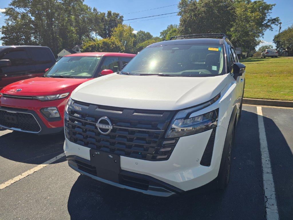 Used 2026 Nissan Pathfinder Platinum AWD/4WD image 3
