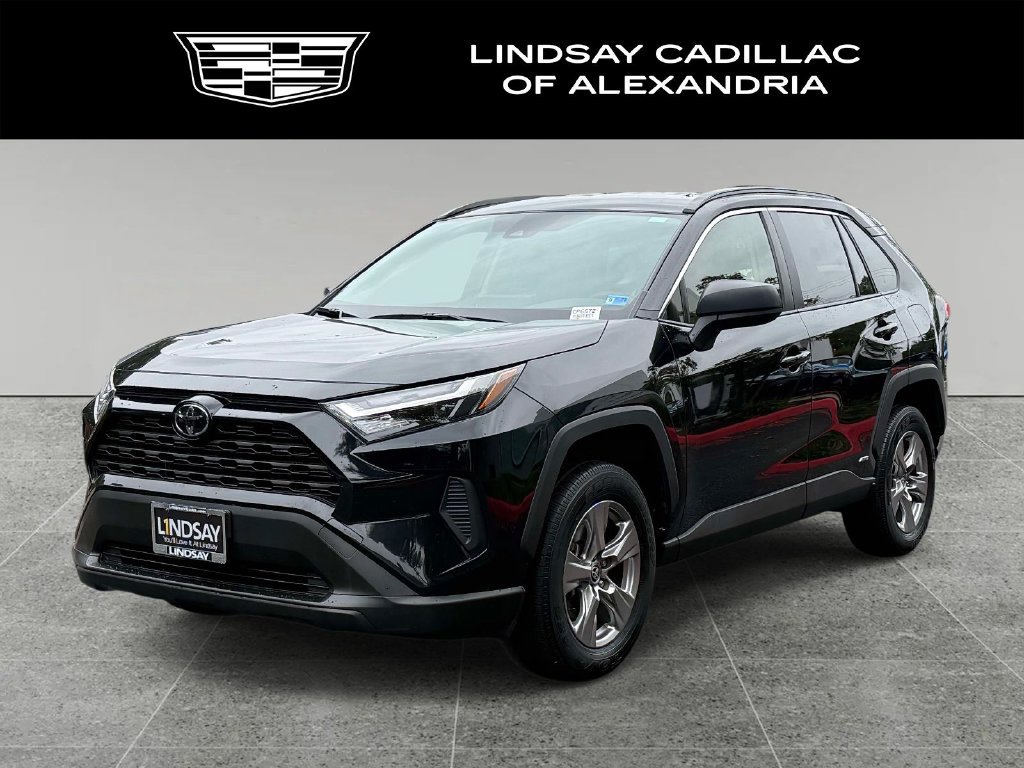 Used 2025 Toyota RAV4 LE AWD/4WD image 1