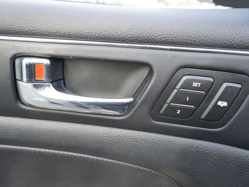 Used 2009 Hyundai Genesis 3.8 w/ Technology Pkg 4 image 28