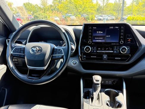 Used 2022 Toyota Highlander XSE AWD/4WD image 28