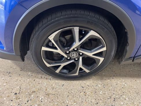 Used 2018 Toyota C-HR XLE image 35