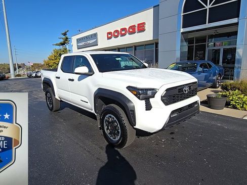 Used 2024 Toyota Tacoma TRD Sport image 1