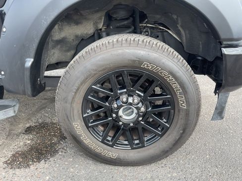 Used 2022 Ford F250 Lariat w/ Black Appearance Package image 18