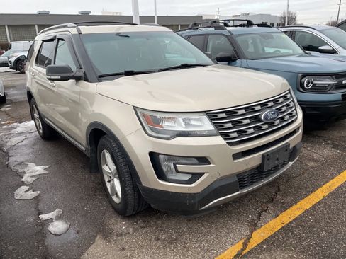 Used 2017 Ford Explorer XLT w/ Equipment Group 202A image 19