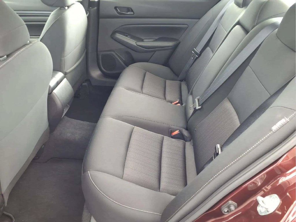 Used 2024 Nissan Altima 2.5 SV FWD image 14