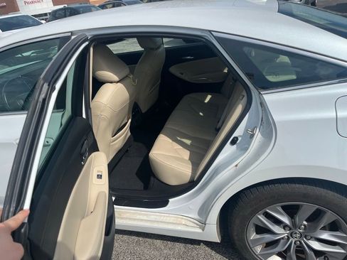 Used 2020 Toyota Avalon XLE w/ Carpet Mat Package image 11