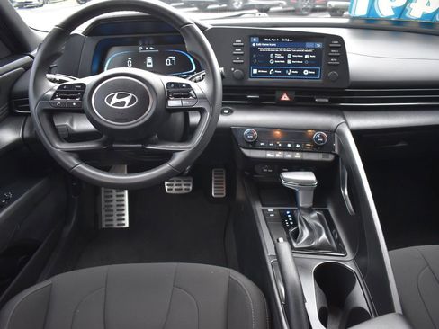 Used 2025 Hyundai Elantra Sport FWD image 15