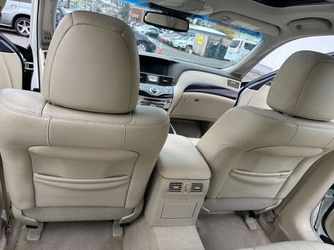 Used 2012 INFINITI M37 x AWD 4dr Sedan w/ Premium Pkg image 9