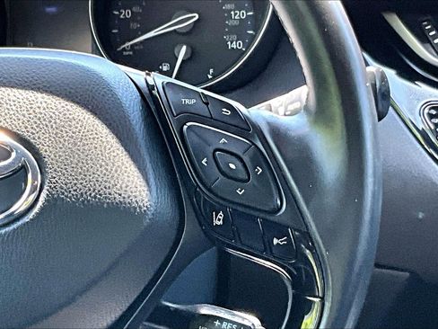 Used 2019 Toyota C-HR Limited FWD image 21