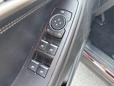 Used 2020 Ford Explorer XLT w/ Equipment Group 202A AWD/4WD image 26