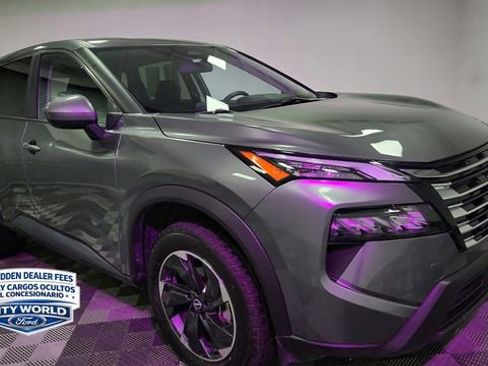Used 2024 Nissan Rogue SV AWD/4WD image 2