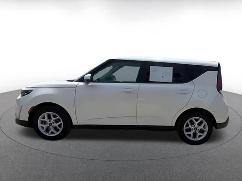 Used 2025 Kia Soul LX w/ LX Technology Package FWD image 9