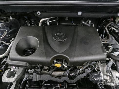 Used 2025 Toyota RAV4 XLE AWD/4WD image 15