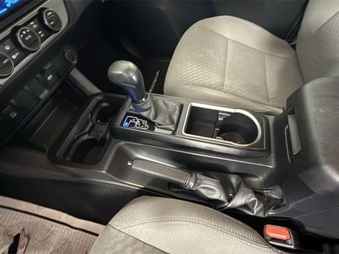 Used 2022 Toyota Tacoma SR image 22