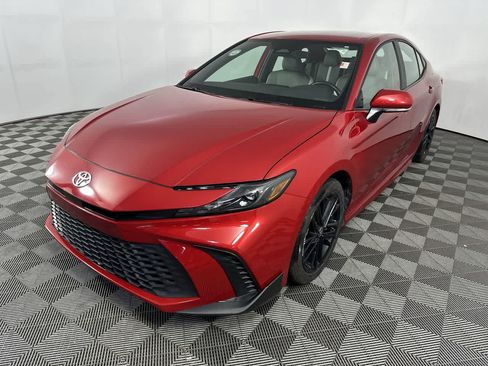 Used 2025 Toyota Camry SE FWD image 10