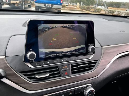 Used 2025 Nissan Altima 2.5 SV image 26