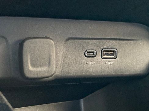 Used 2025 Chevrolet Trax LT w/ LT Convenience Package image 23