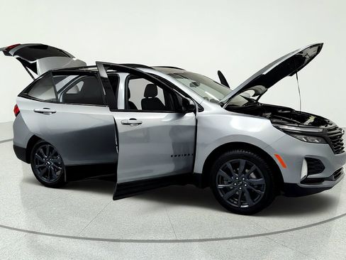 Used 2024 Chevrolet Equinox RS w/ LPO, Floor Liner Package FWD image 14