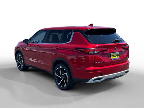 Used 2024 Mitsubishi Outlander SE AWD/4WD image 3