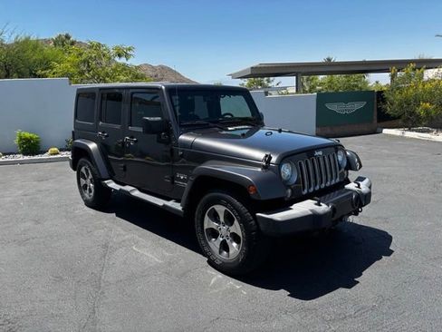 Used 2018 Jeep Wrangler Unlimited Sahara w/ Max Tow Package AWD/4WD image 3