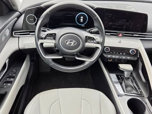 Used 2022 Hyundai Elantra Limited FWD image 11