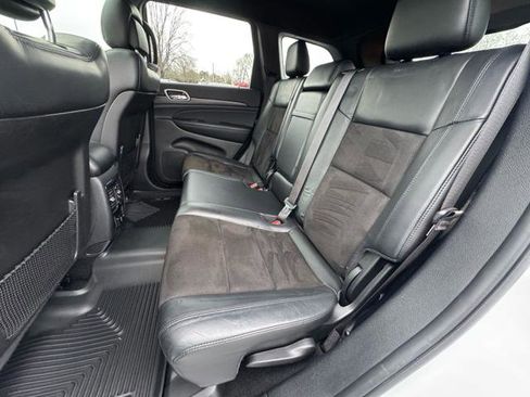 Used 2019 Jeep Grand Cherokee Altitude image 11