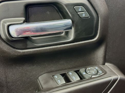 Used 2019 Chevrolet Silverado 1500 Custom w/ Custom Value Package image 15