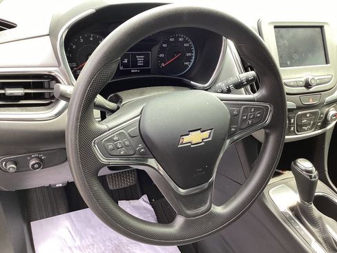 Used 2020 Chevrolet Equinox LS image 30