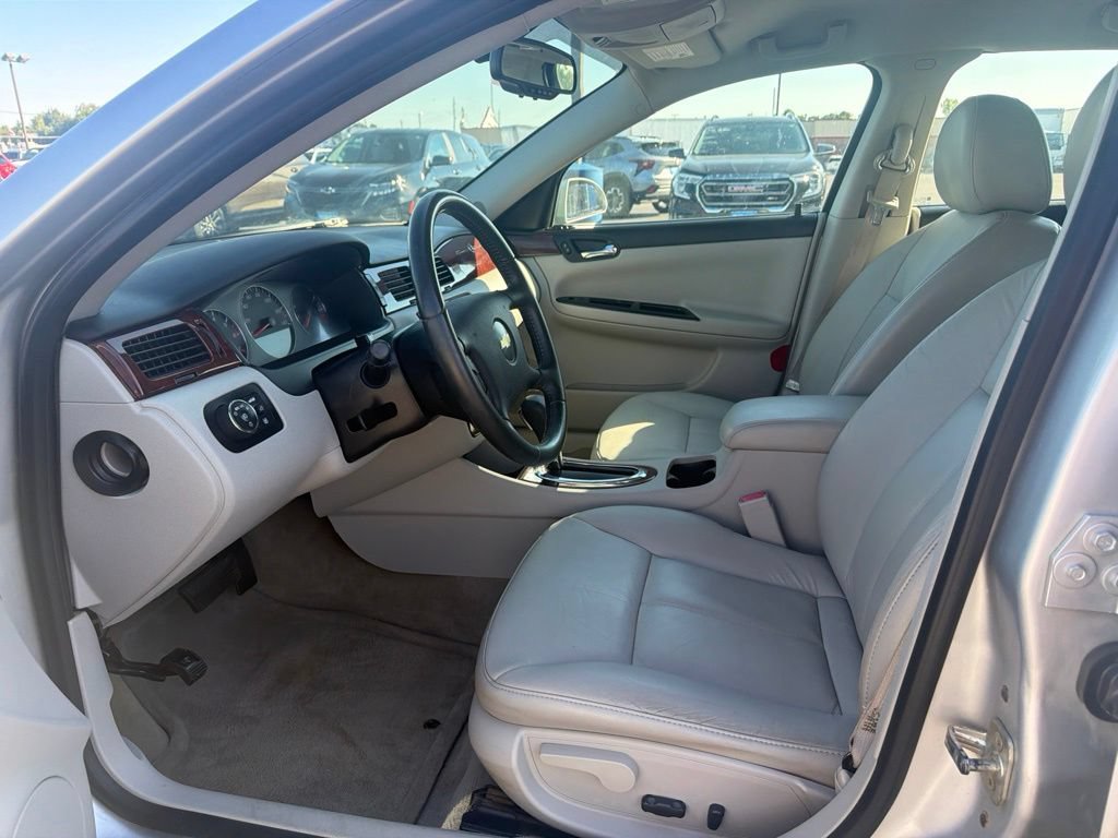 Used 2009 Chevrolet Impala LTZ FWD image 14