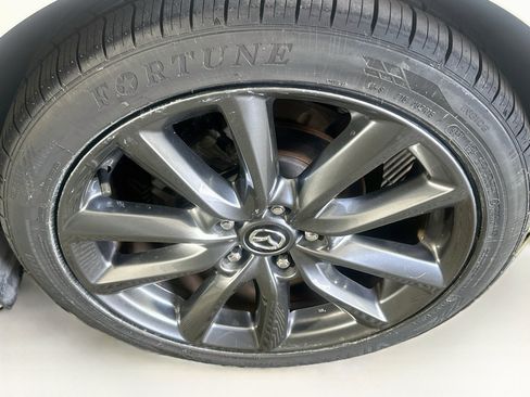 Used 2019 MAZDA MAZDA3 Hatchback FWD image 11