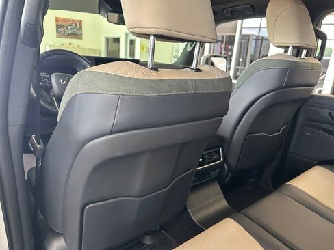 Used 2024 Lexus GX 550 AWD/4WD image 12