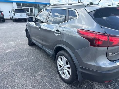Used 2018 Nissan Rogue Sport SV FWD image 3
