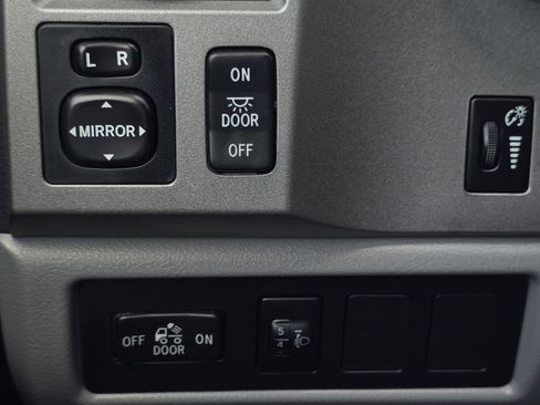 Used 2012 Toyota Tundra 2WD CrewMax w/ Tow Pkg image 17