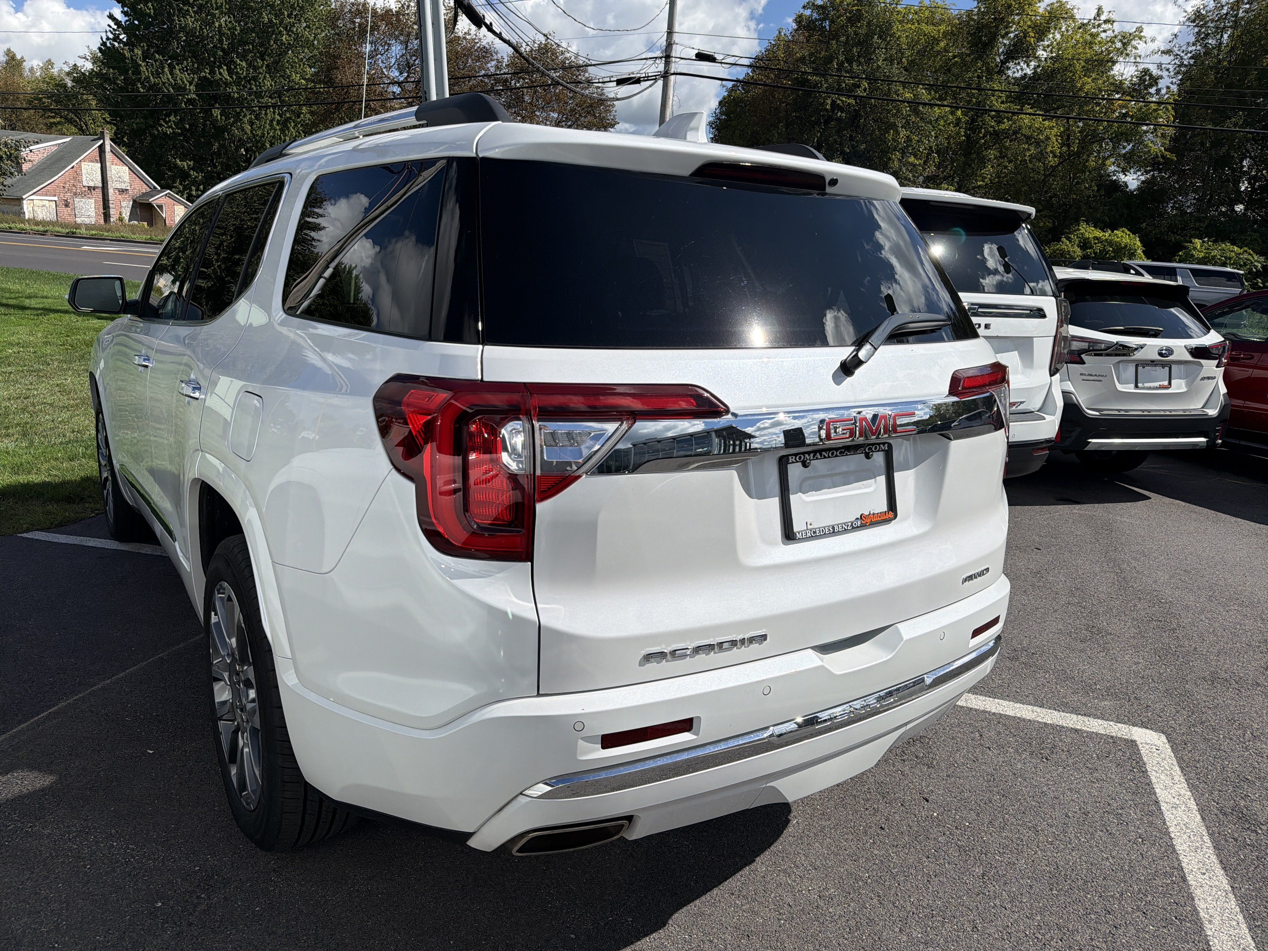 Used 2023 GMC Acadia Denali w/ Trailering Package AWD/4WD image 5