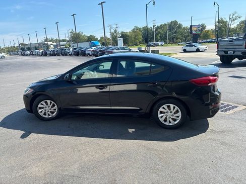 Used 2018 Hyundai Elantra SE w/ Cargo Package FWD image 6