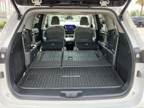 Used 2023 Toyota Highlander Limited FWD image 27
