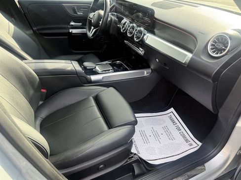 Used 2022 Mercedes-Benz GLB 250 4MATIC image 41