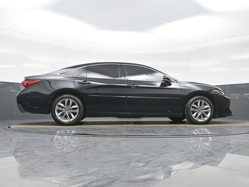 Used 2019 Toyota Avalon XLE image 34