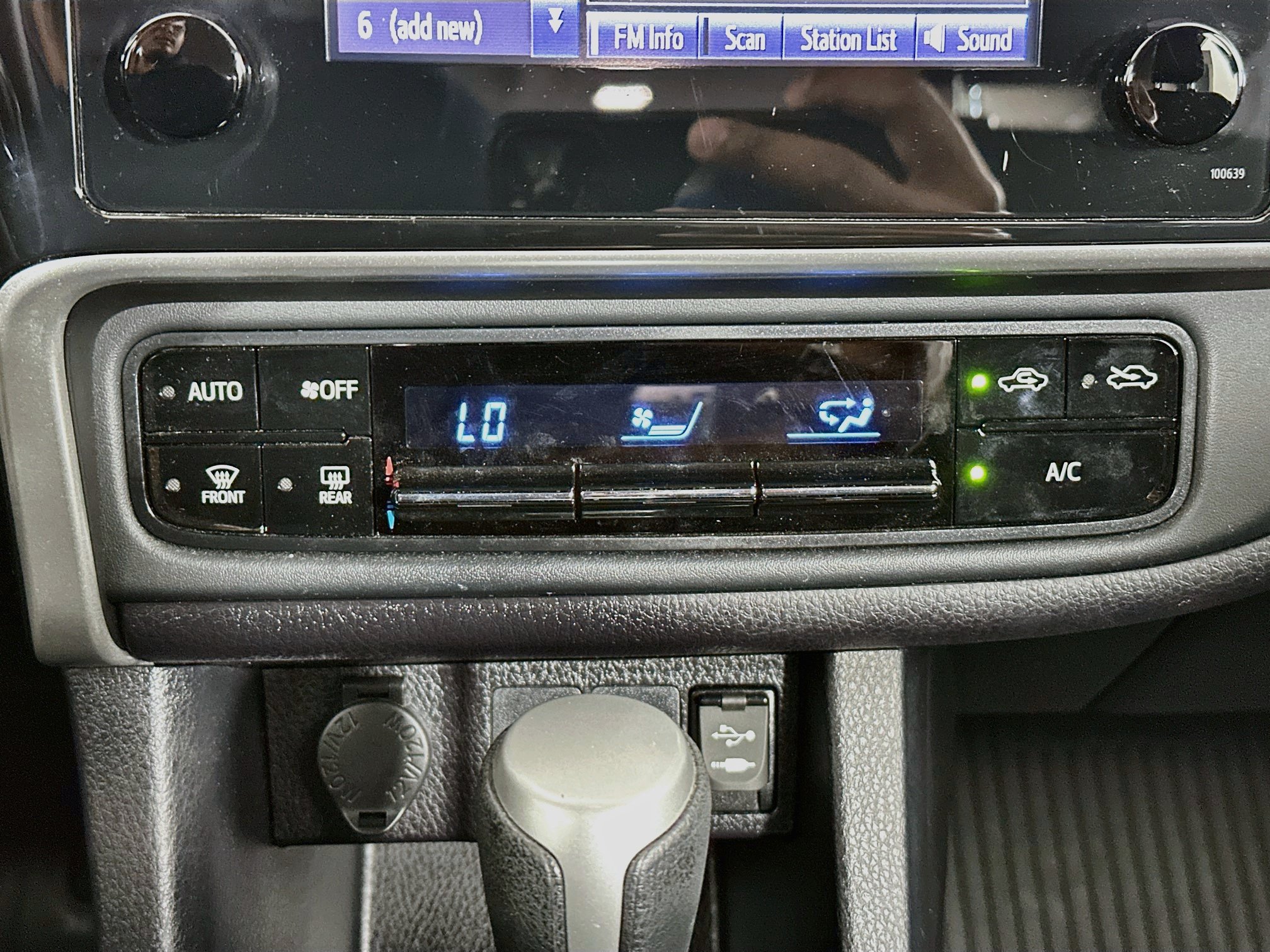 Used 2019 Toyota Corolla LE FWD image 22
