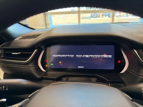 Used 2023 Jeep Grand Cherokee Altitude image 34